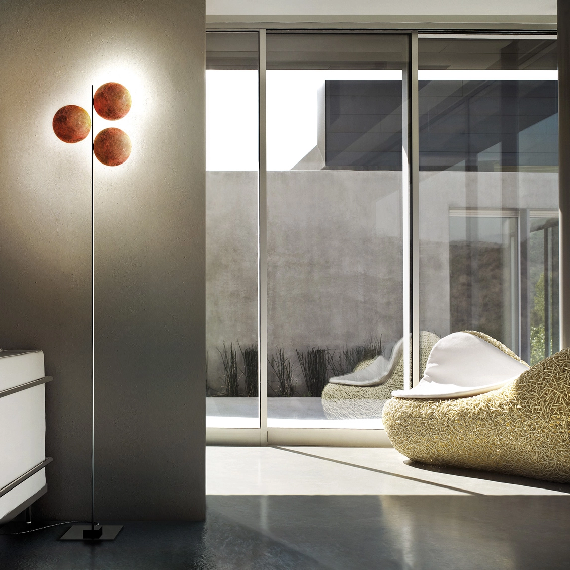 Catellani & Smith LEDERAM F3 - floor - white disc, satin rod, white base - Image 2