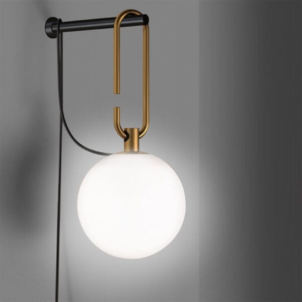 Artemide nh WALL - ottone spazzolato, supporto nero e diffusore bianco